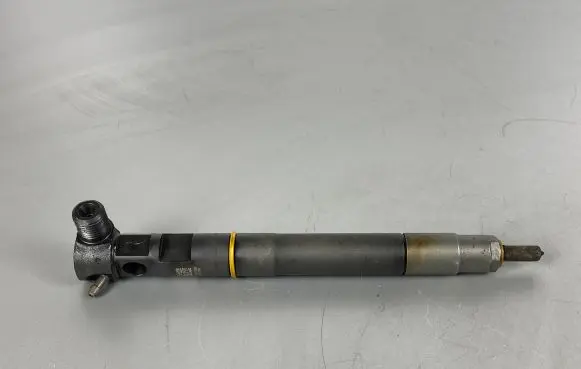 SsangYong Rexton Fuel injector 28384645