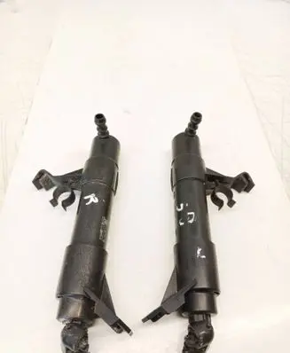 Volkswagen Golf V Headlight washer spray nozzle 1K5955978