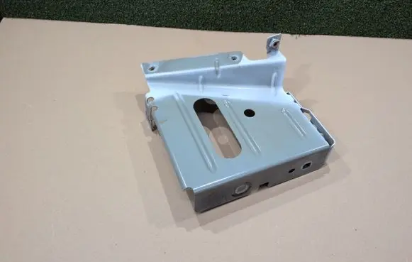 Renault Master III Fender mounting bracket 37490R 34G37490R