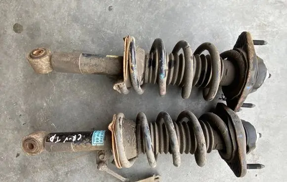 Honda CR-V Front shock absorber with coil spring 13323546