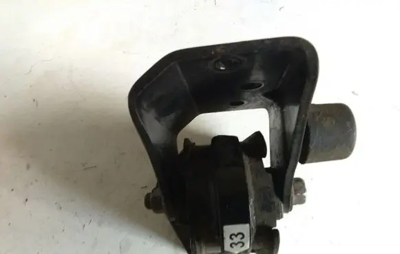 Toyota Avensis T250 Engine mount bracket