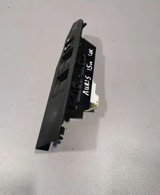 Toyota Auris E180 Electric window control switch
