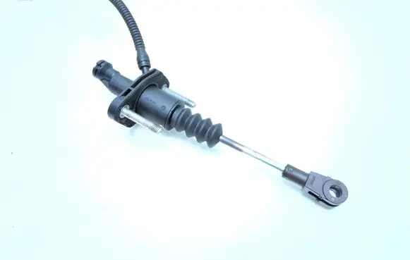 Opel Astra H Clutch master cylinder 90523769