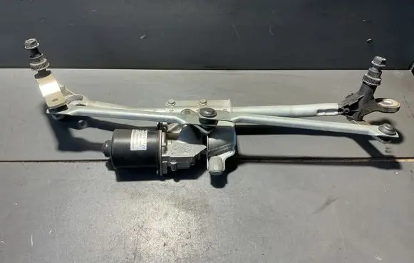 BMW 1 E81 E87 Front wiper linkage and motor 6925706