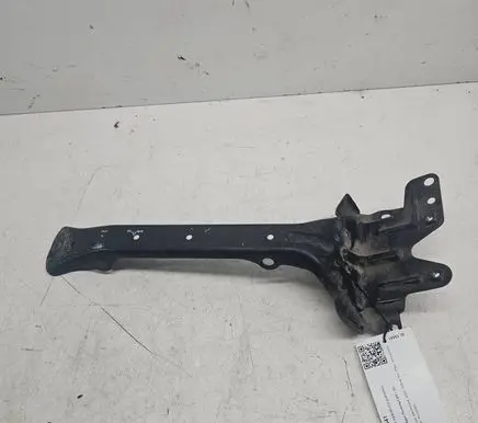 Volkswagen Touareg I Radiator support slam panel bracket 