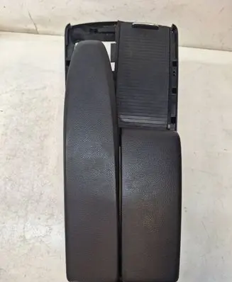 Mercedes-Benz C W204 Armrest 0005032510 A2046800639