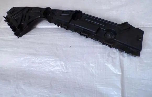 Opel Vivaro Rear bumper mounting bracket 852258694R