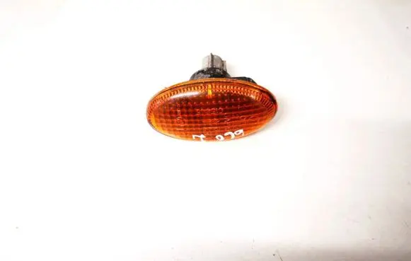 Subaru Impreza I Front fender indicator light 015445