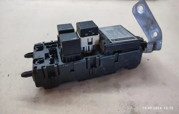 Volvo S40, V40 Fuse module 30889989