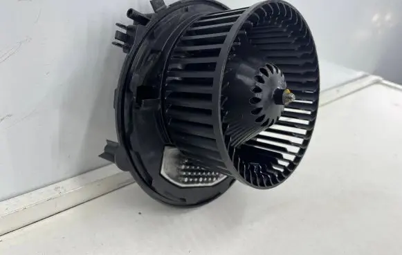 Audi Q3 F3 Heater fan/blower 5wb819015 5q0907521f