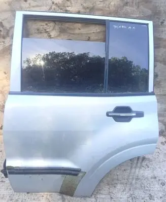 Mitsubishi Pajero Rear door