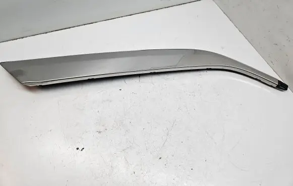 Peugeot 5008 II Rear side glass trim 9827008877