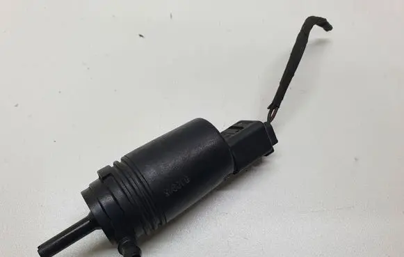 BMW 5 E60 E61 Windscreen/windshield washer pump 8377612 67128377612