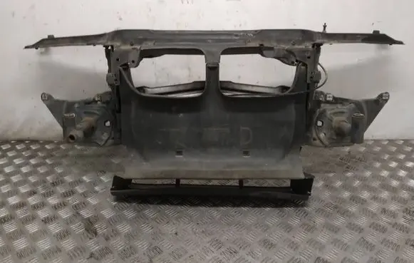 BMW 3 E46 Radiator support slam panel bracket 8202832