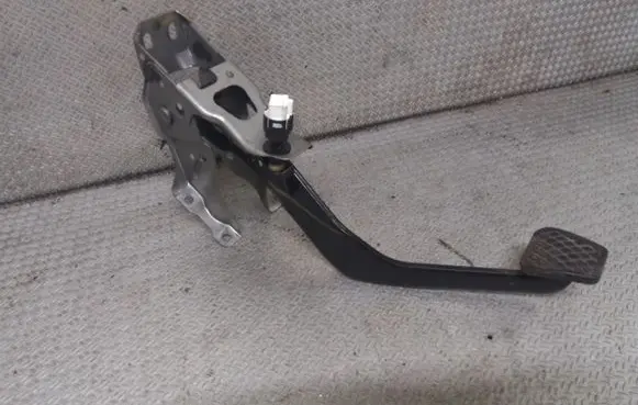 Honda CR-V Brake pedal 