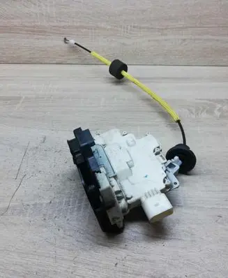 Audi A4 S4 B5 8D Rear door lock 12D07