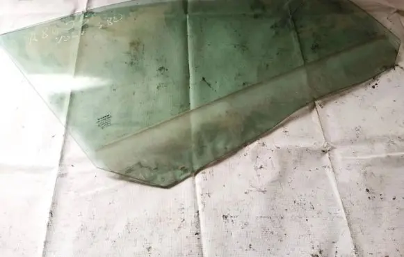 Volvo S80 Front door window glass four-door as2