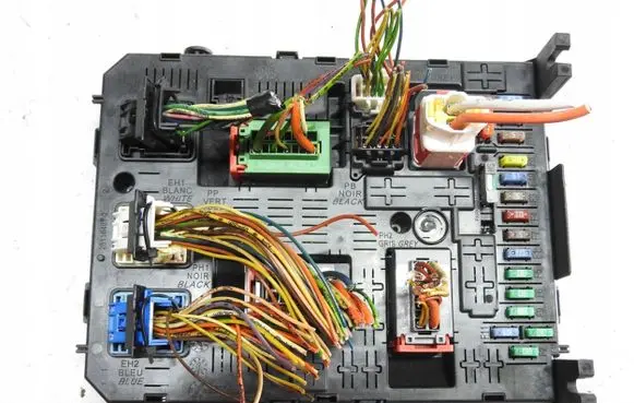 Peugeot 3008 I Comfort/convenience module 9666895380