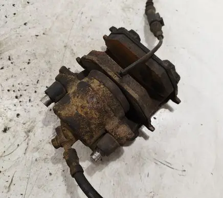 Volkswagen Golf VI Front brake caliper