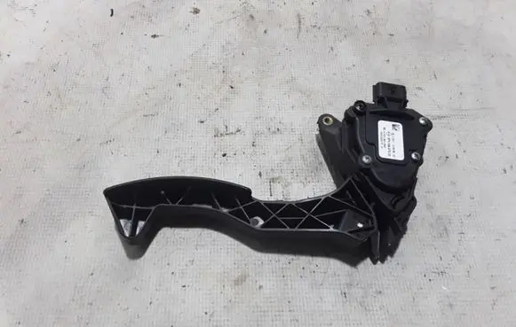 Smart ForFour II W453 Accelerator throttle pedal 180023357R