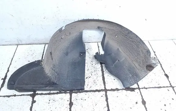 Front wheel arch liner splash guards