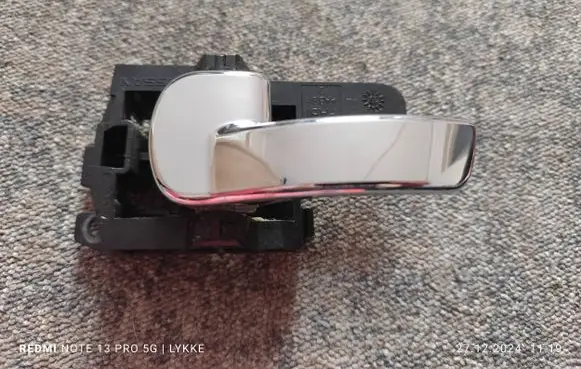 Nissan Qashqai Rear door interior handle 8318G