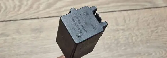 Opel Zafira B Coolant fan relay 13119468