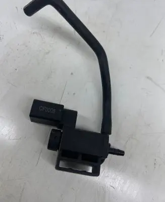 Volkswagen Touran I Vacuum valve CF0008