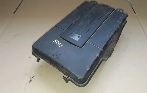 Volkswagen PASSAT B7 Fuse box cover 3C0915443A