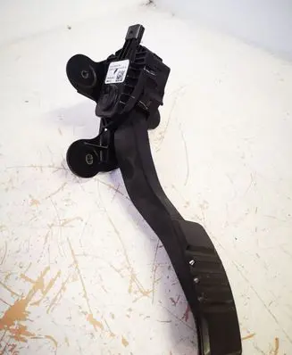 Ford Mustang VI Accelerator throttle pedal CR339F863