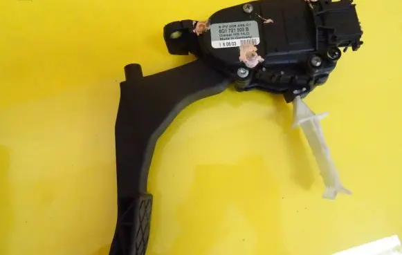 Skoda Octavia Mk1 (1U) Accelerator throttle pedal 6Q1721503B