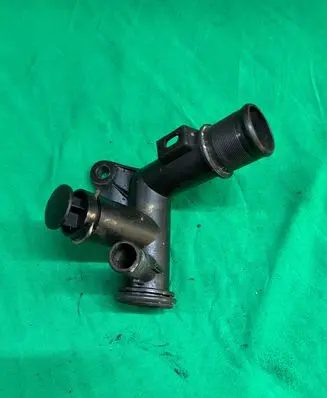 Citroen DS3 Engine coolant pipe/hose 9684589080