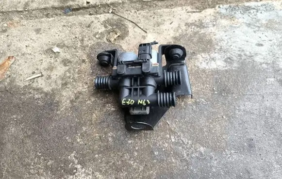 BMW X5M E70 Coolant heater control valve 6910544 120523