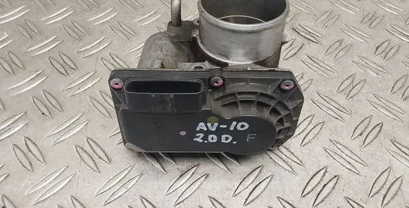 Toyota Avensis T270 Throttle valve 261000R020
