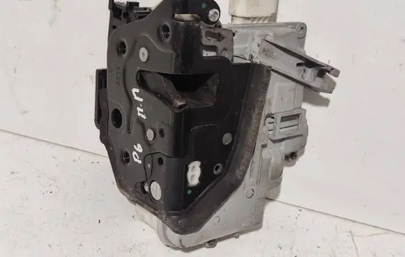 Volkswagen PASSAT B6 Front door lock 3C2837016A