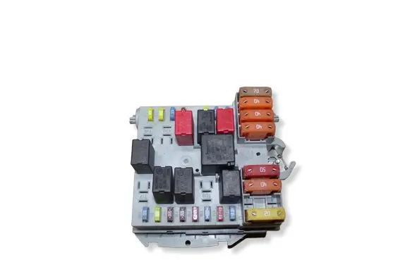 Alfa Romeo 159 Fuse module 50504455