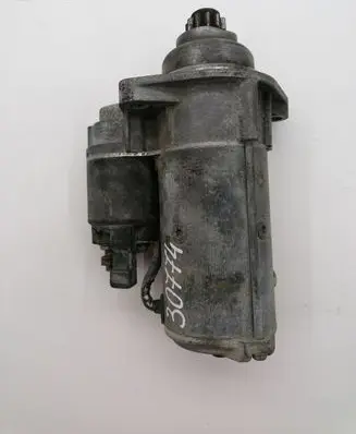 Volkswagen Golf IV Starter motor 02A911024B
