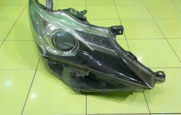 Toyota Yaris Headlight/headlamp 8111002E31
