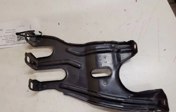 Mercedes-Benz C W203 Front bumper mounting bracket