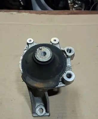 Honda CR-V Engine mount bracket PV090ZHF2