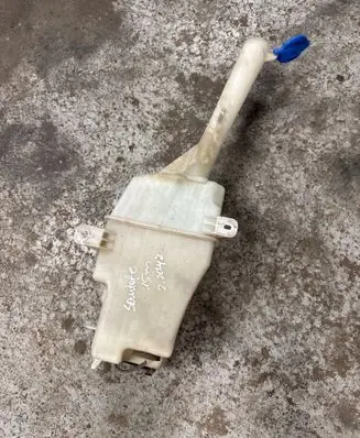 Windshield washer fluid reservoir/tank