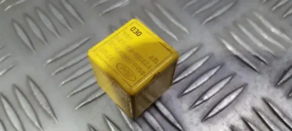 Ford Escort Other relay 81ag14n089ca v23134-k6-x38