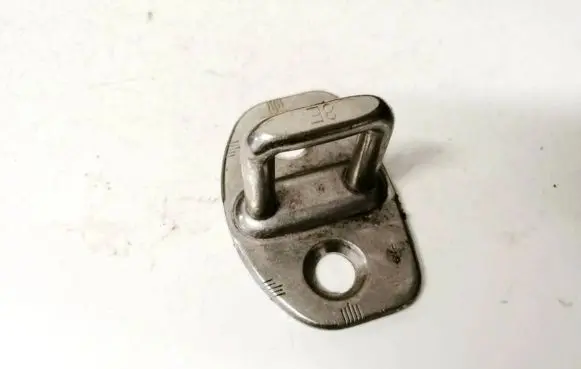 Audi A6 S6 C6 4F Front door lock loop/hook striker 8e0837033