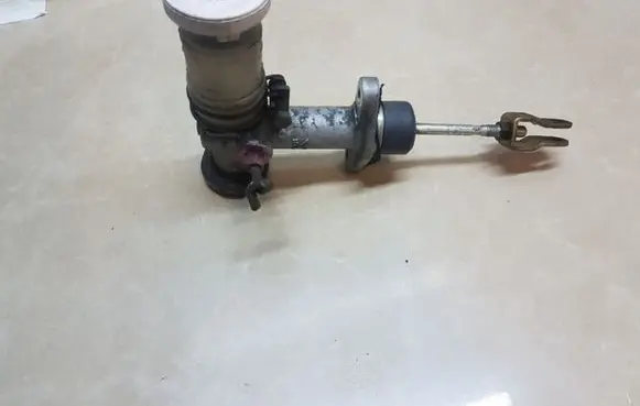Mitsubishi Pajero Sport I Clutch master cylinder
