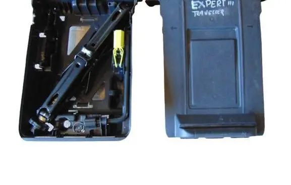 Peugeot Traveller Tool set 9811866680