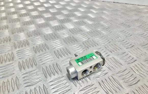 Ford C-MAX II Air conditioning (A/C) expansion valve AV6N19849AB