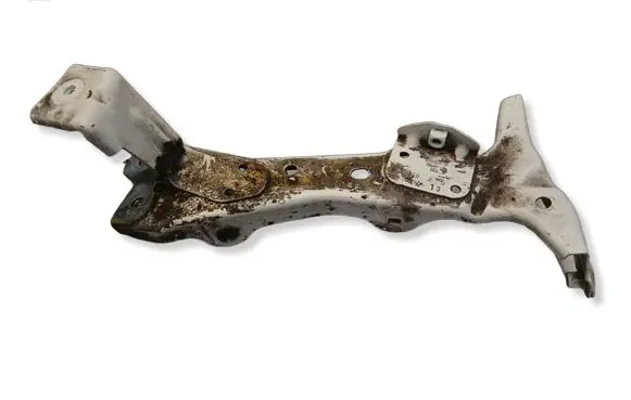Audi A3 S3 8V Fender mounting bracket 8V0821131
