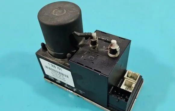 Audi A4 S4 B5 8D Central locking vacuum pump 8D0862257 IMPRK1568701