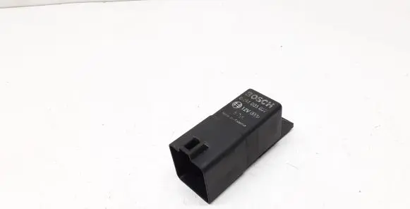 Volvo V70 Glow plug pre-heat relay 0281003037 30751798