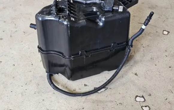 BMW X3 G01 AdBlue liquid reservoir 7377944 7354384